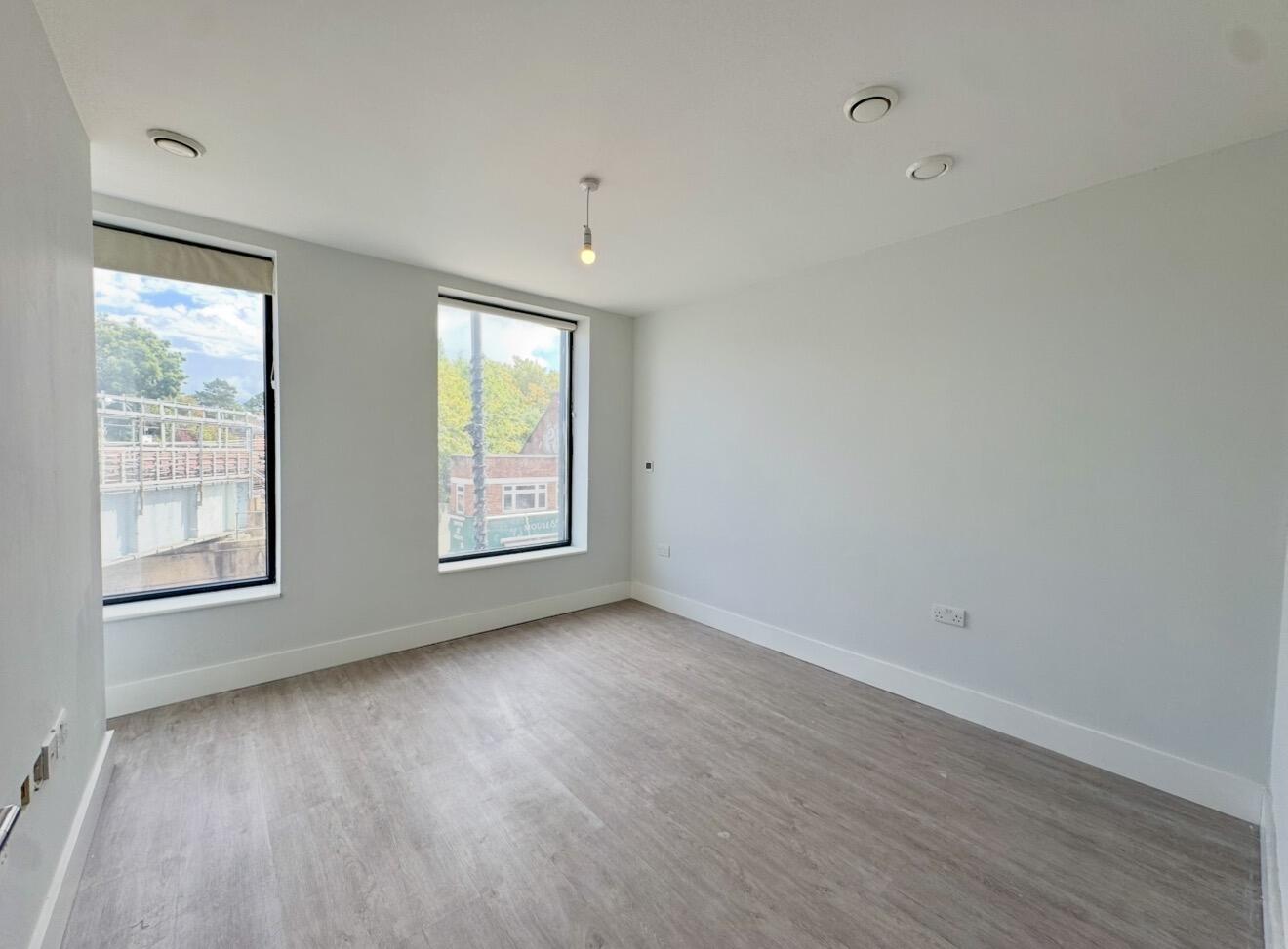 1 bed property in Marsh Road, Pinner